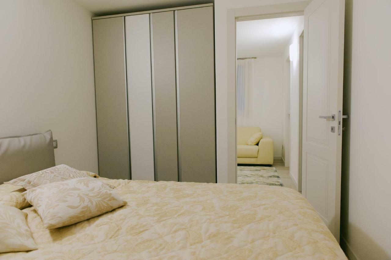 Sweet Dream Deluxe Apartment Сирмионе Екстериор снимка