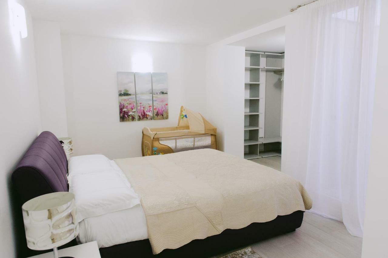 Sweet Dream Deluxe Apartment Сирмионе Екстериор снимка