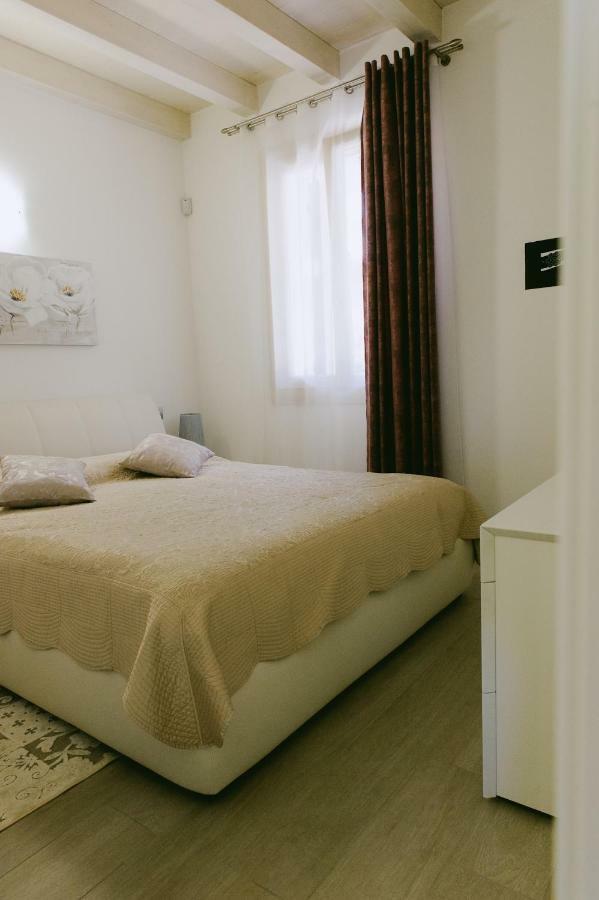 Sweet Dream Deluxe Apartment Сирмионе Екстериор снимка