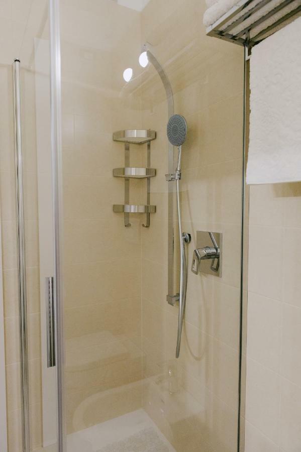 Sweet Dream Deluxe Apartment Сирмионе Екстериор снимка